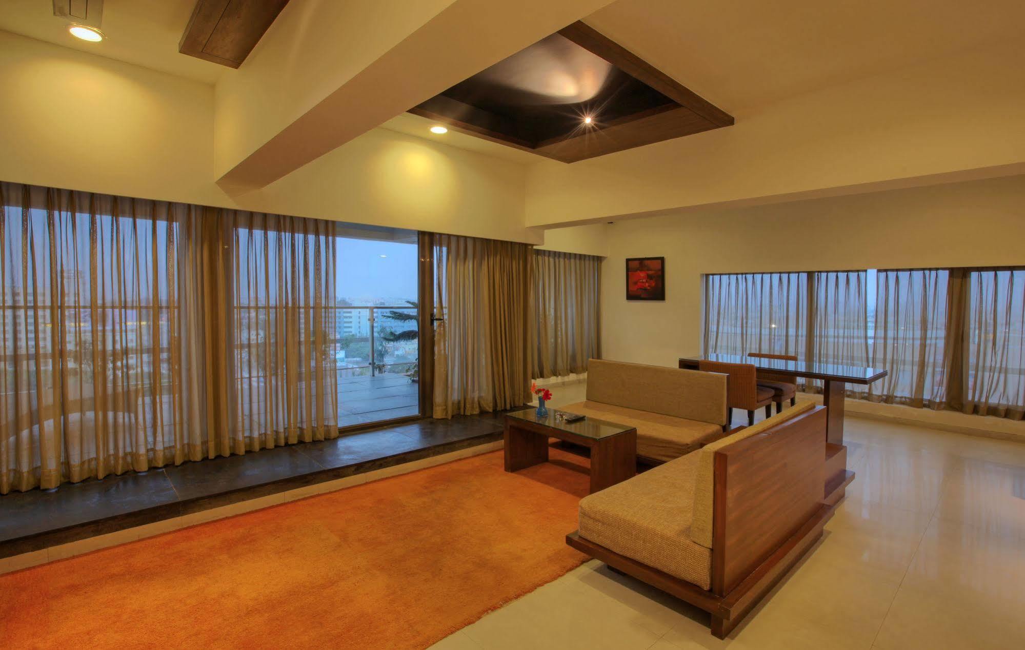 Hotel Parc Estique Pune Eksteriør bilde